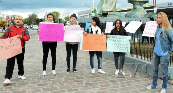 Protesta a principio de mes para que el caso de las menores abusadas no se olvide (Foto: LVS).  olvide el caso que conmovió a la comunidad. (Foto: La Vanguardia del Sur)