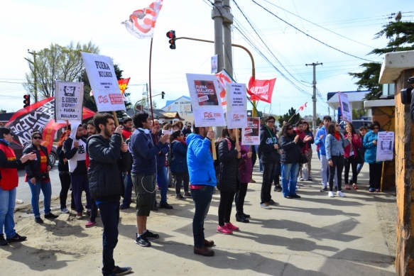 Reclamaron afuera de Gendarmería. (C.R)